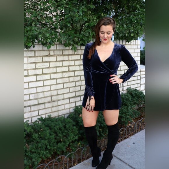 URBAN OUTFITTERS- Surplice Velvet Romper Skort Jumper in Indigo- M - Picture 16 of 16